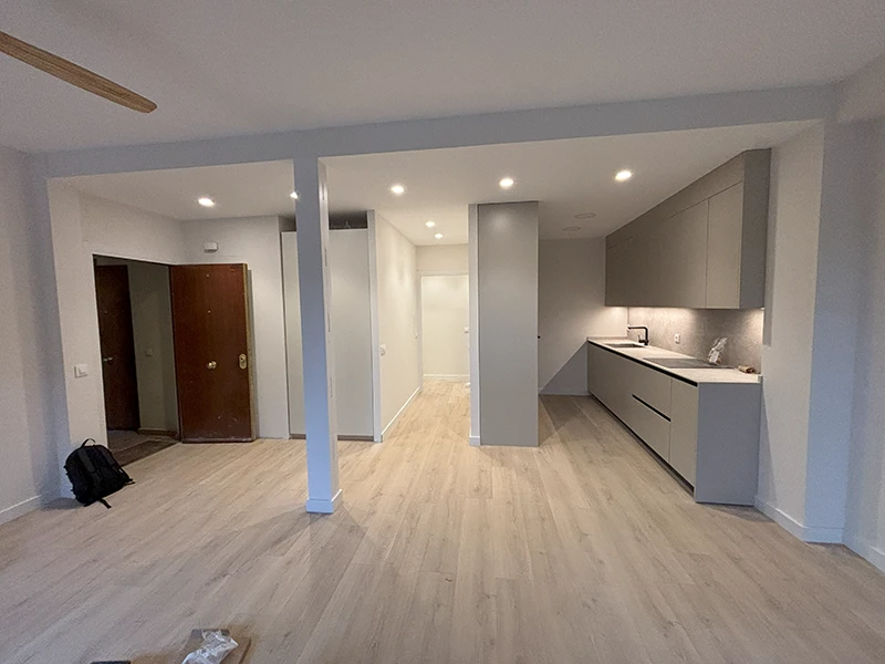 Fotografía panorámica de un piso reformado - Proyecto de Arco - Reforma en Faustino Osorio